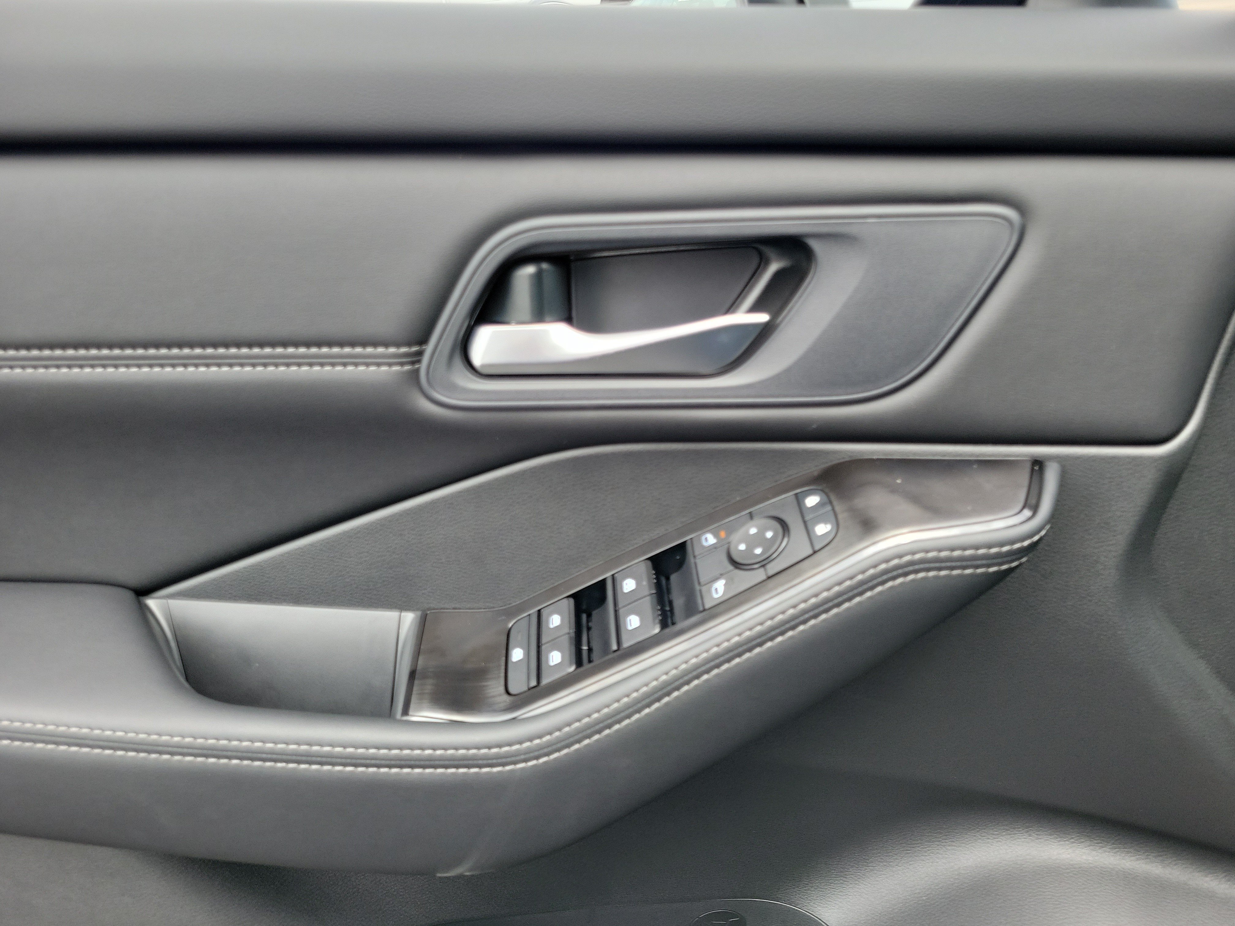 New 2026 Nissan Rogue Dark Armor AWD/4WD image 17