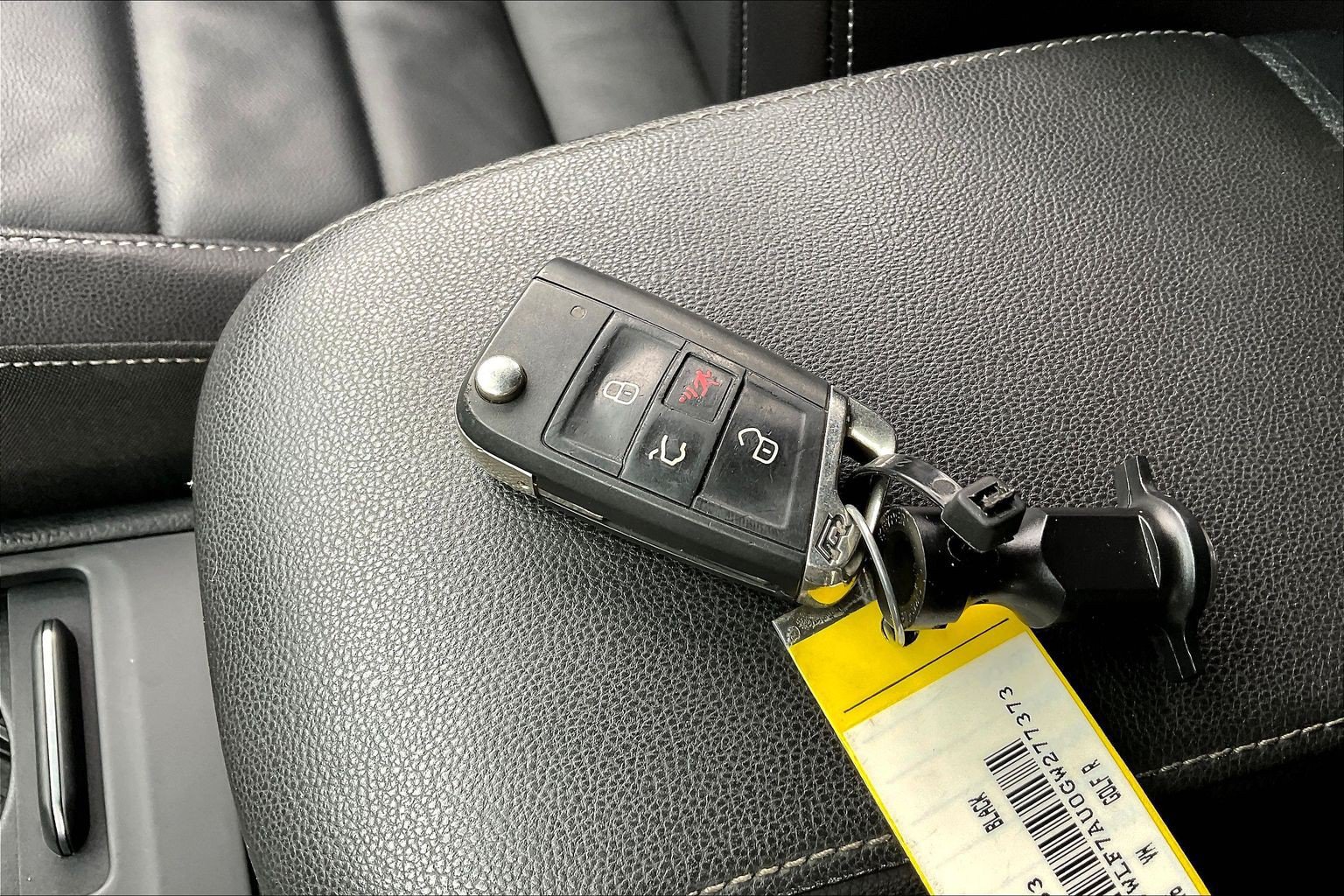 Used 2016 Volkswagen Golf R 4-Door AWD/4WD image 33