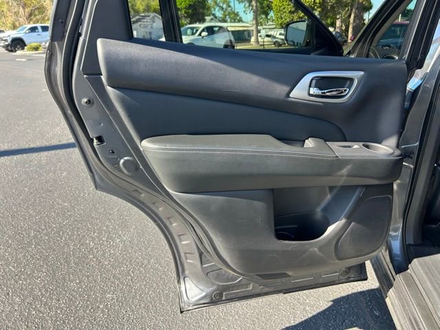 Used 2018 Nissan Pathfinder SL w/ Midnight Edition Package image 13