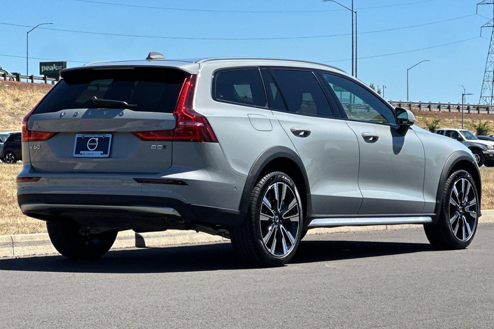 New 2026 Volvo V60 B5 Cross Country Ultra w/ Climate Package AWD/4WD image 3