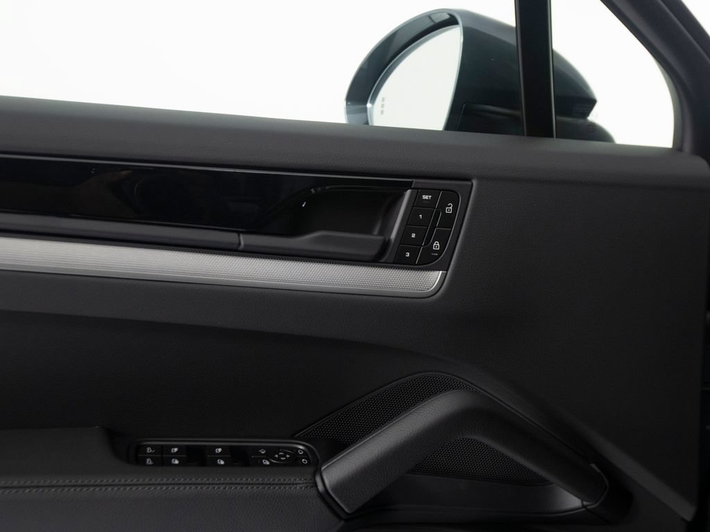 New 2026 Porsche Cayenne Coupe AWD/4WD image 22