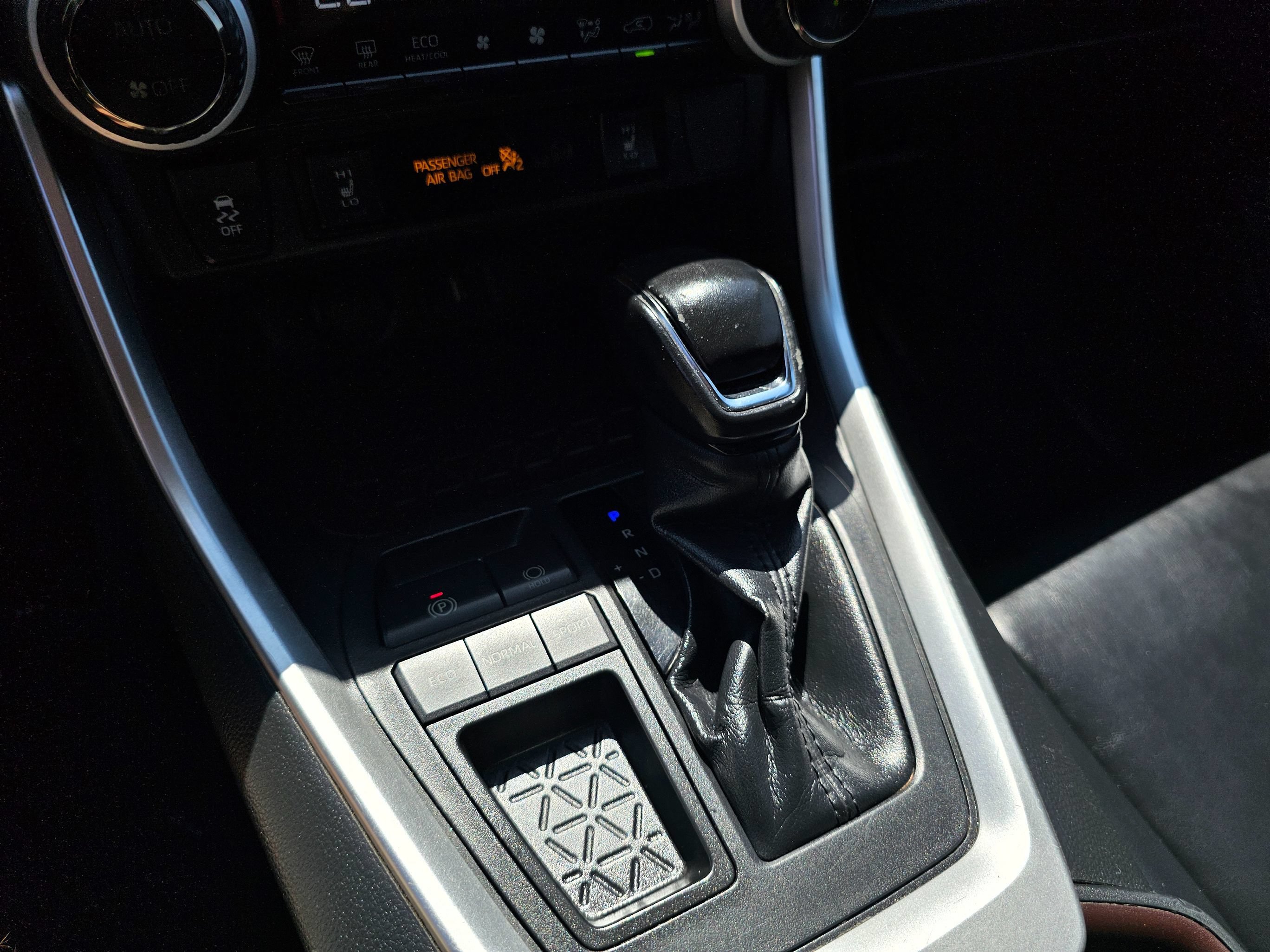 Used 2019 Toyota RAV4 Limited w/ Carpet Mat Package FWD image 37