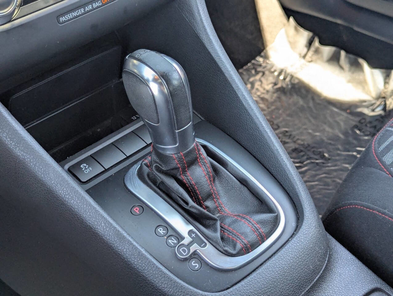 Used 2012 Volkswagen GTI 4-Door image 32