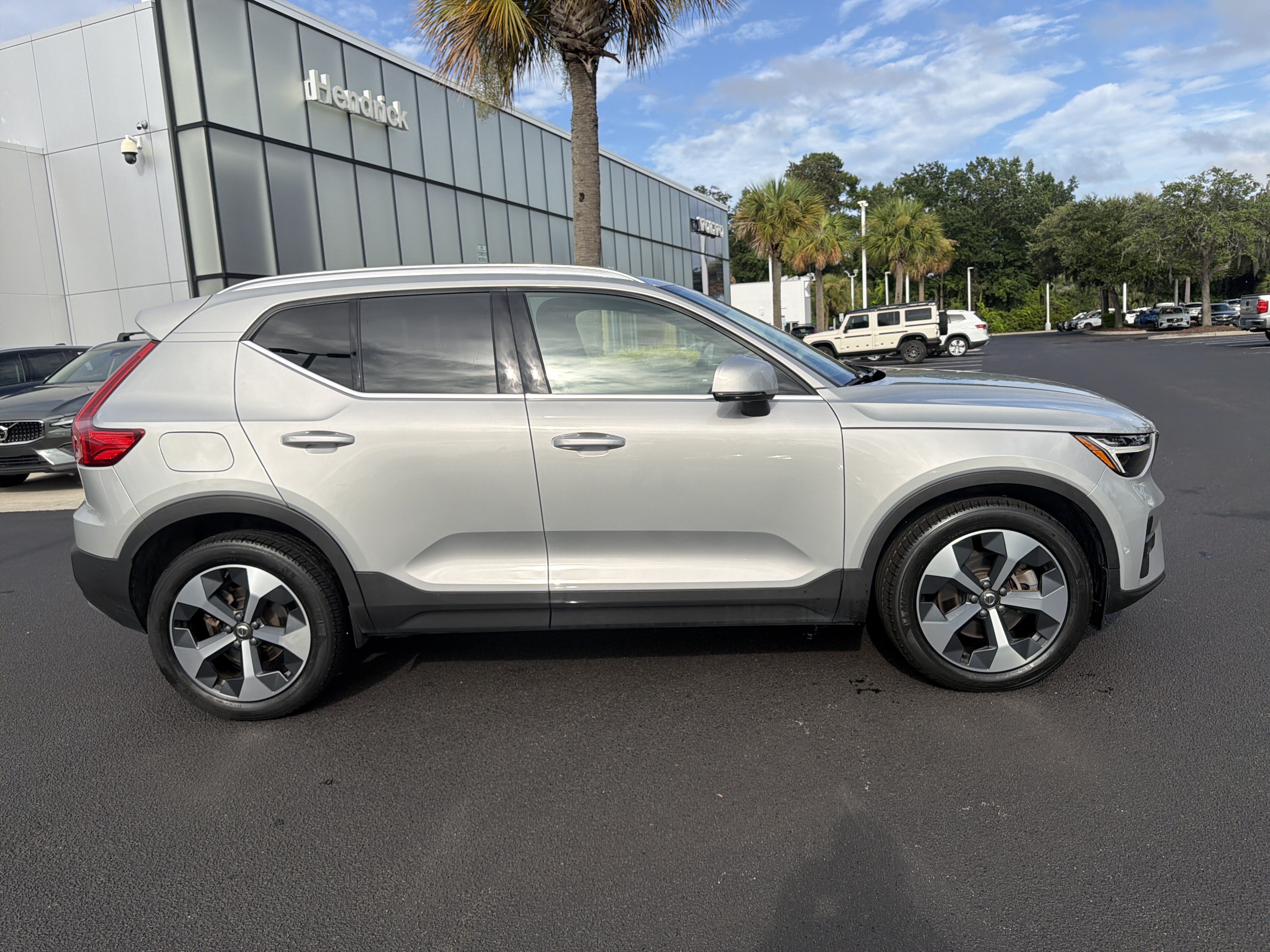 Certified 2023 Volvo XC40 B4 Plus w/ Driver Assist Package FWD image 72