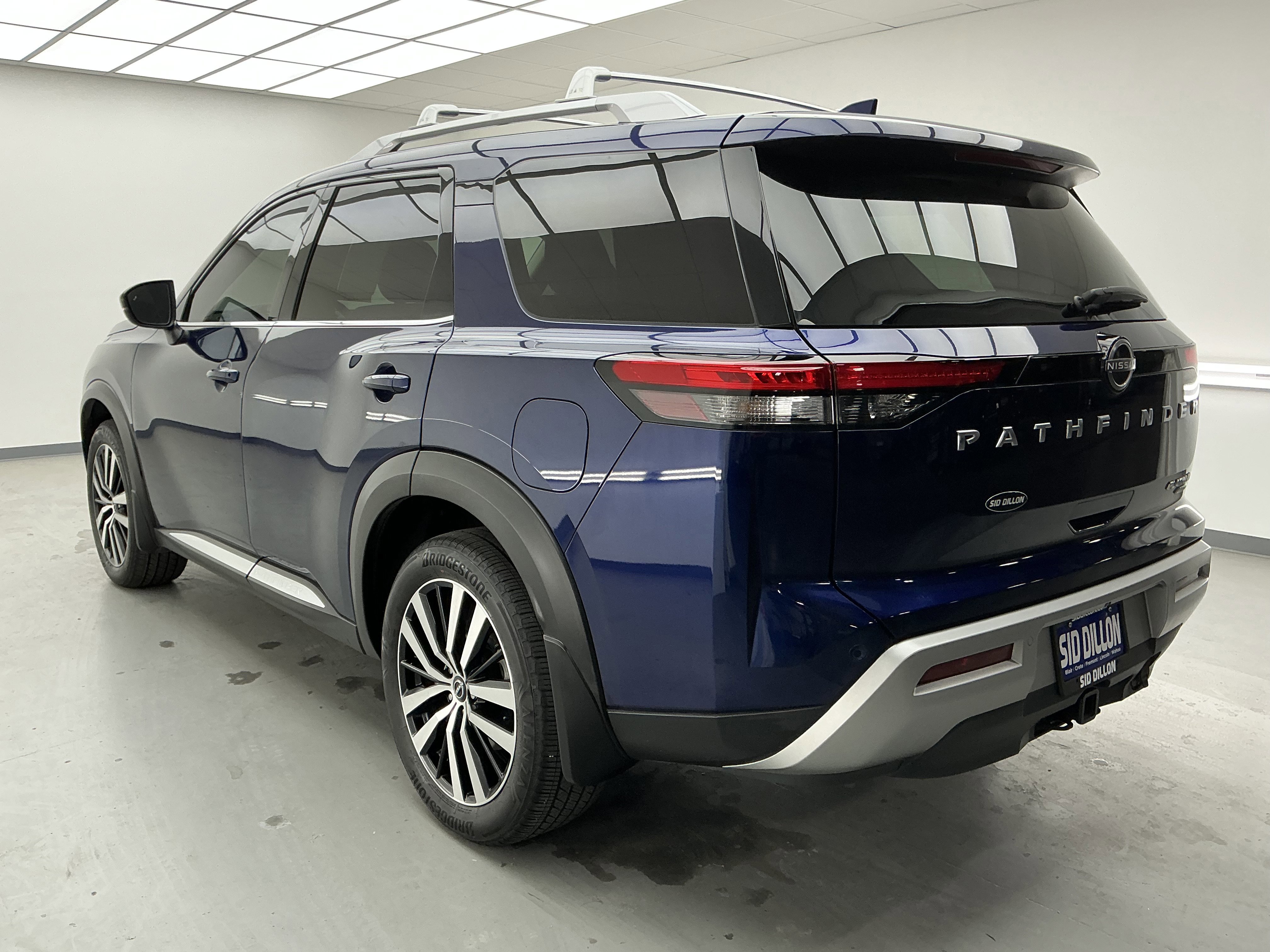 Used 2024 Nissan Pathfinder Platinum image 6