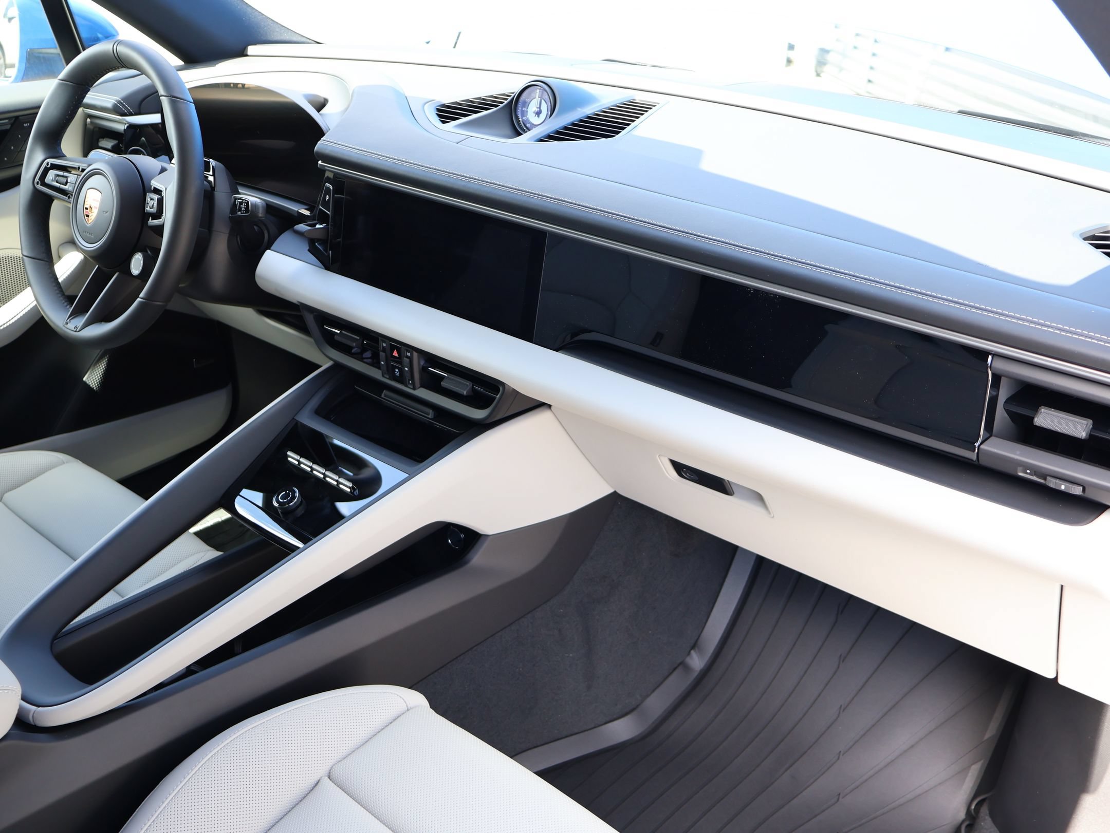 New 2026 Porsche Macan 4 Electric AWD/4WD image 24
