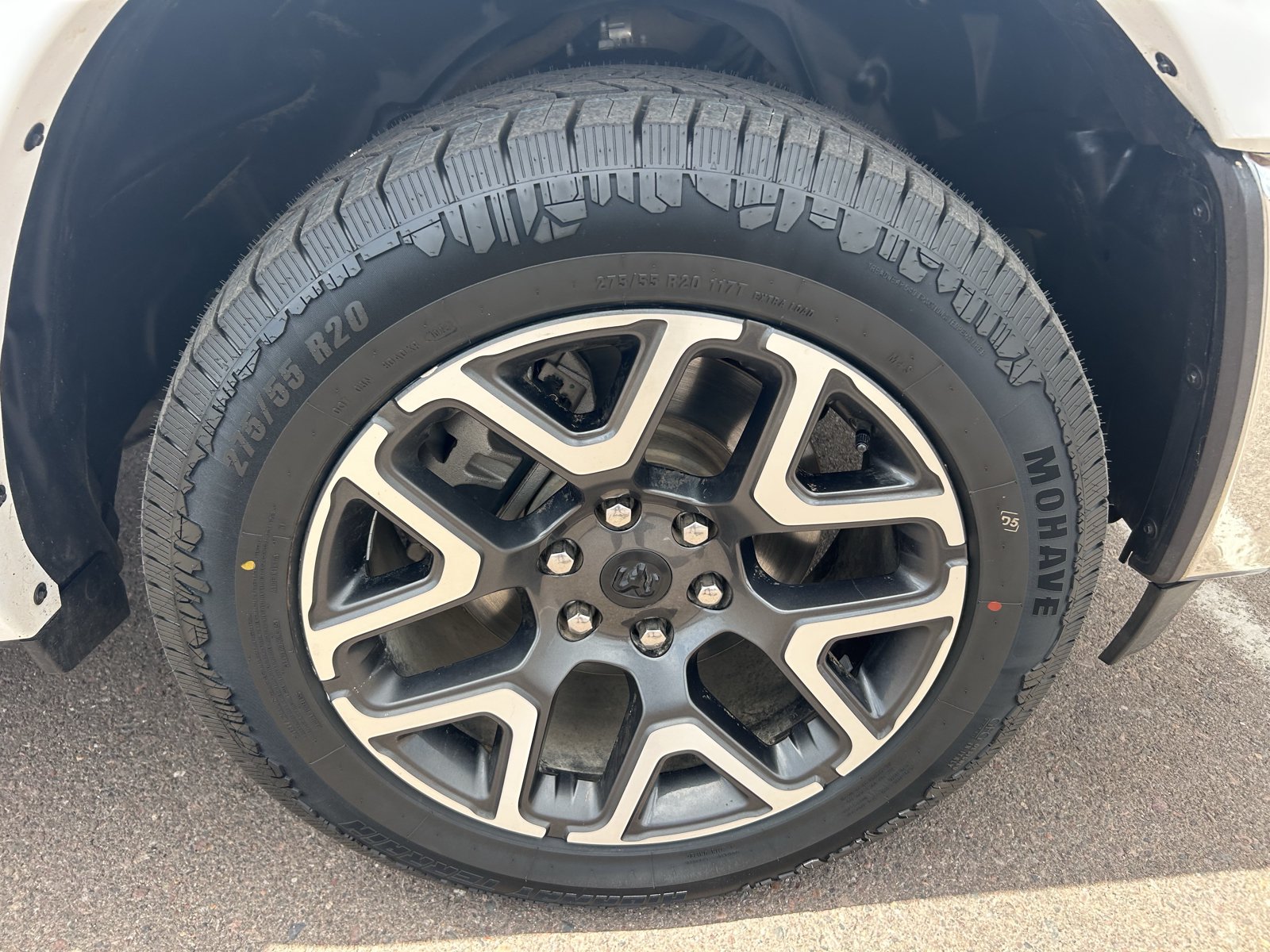 Used 2025 RAM 1500 Laramie AWD/4WD image 9