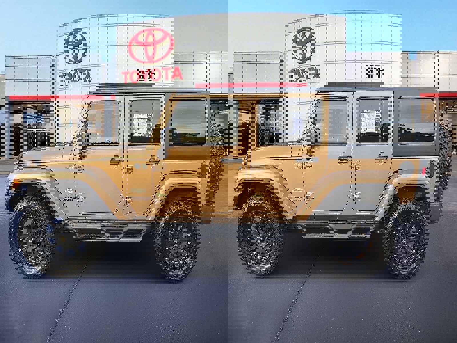 Used 2015 Jeep Wrangler Unlimited Sahara w/ Connectivity Group image 8