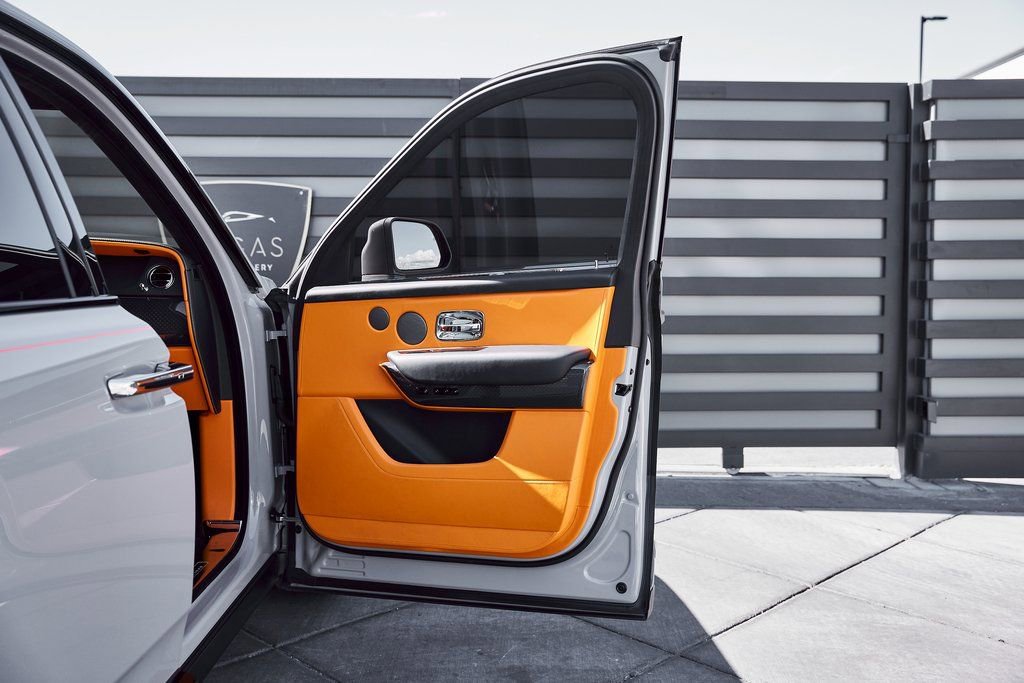 Used 2024 Rolls-Royce Cullinan Black Badge image 25