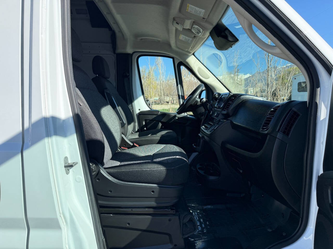 Used 2025 RAM ProMaster 2500 w/ Convenience Group image 18