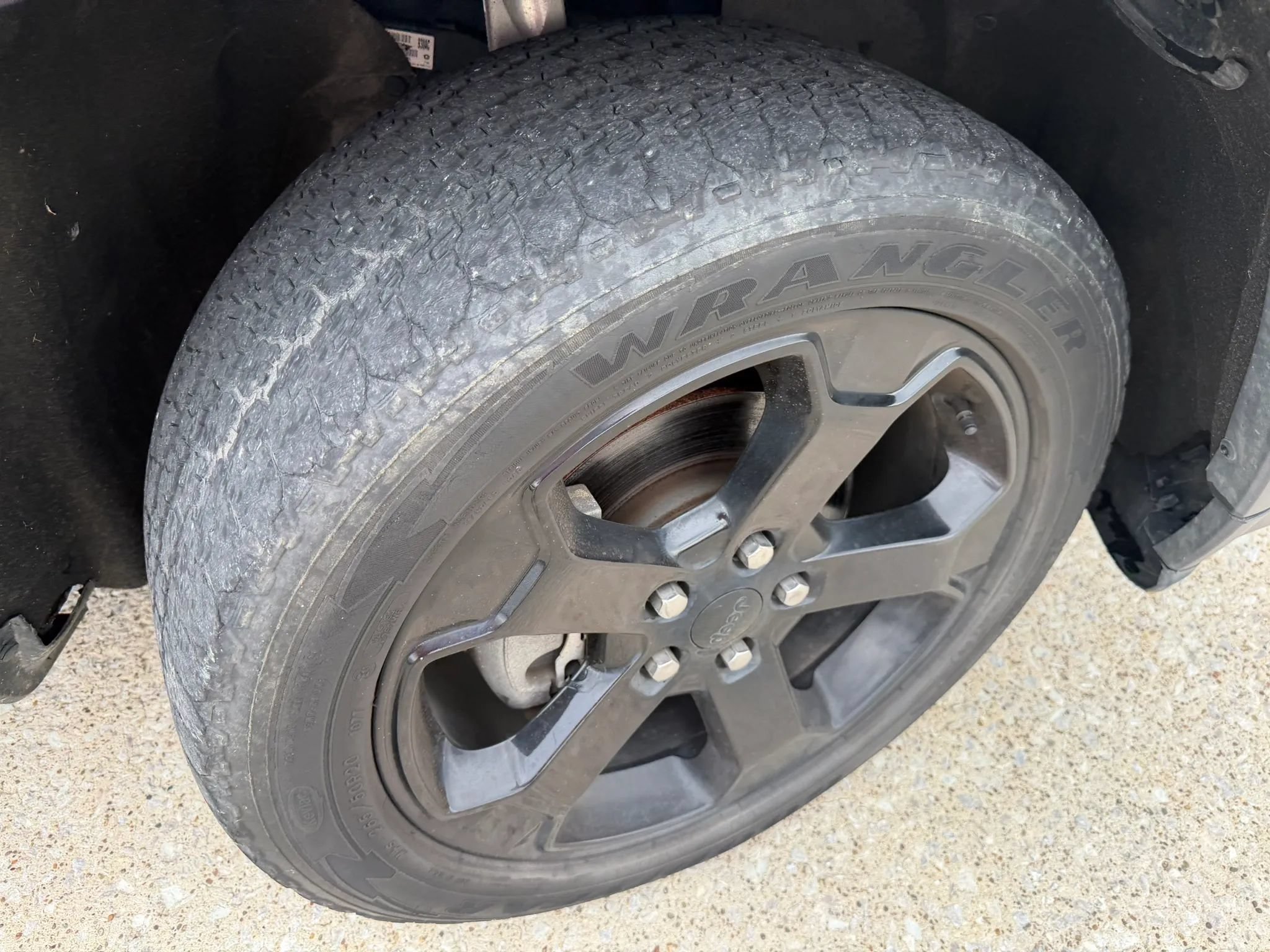 Used 2019 Jeep Grand Cherokee Laredo AWD/4WD image 9