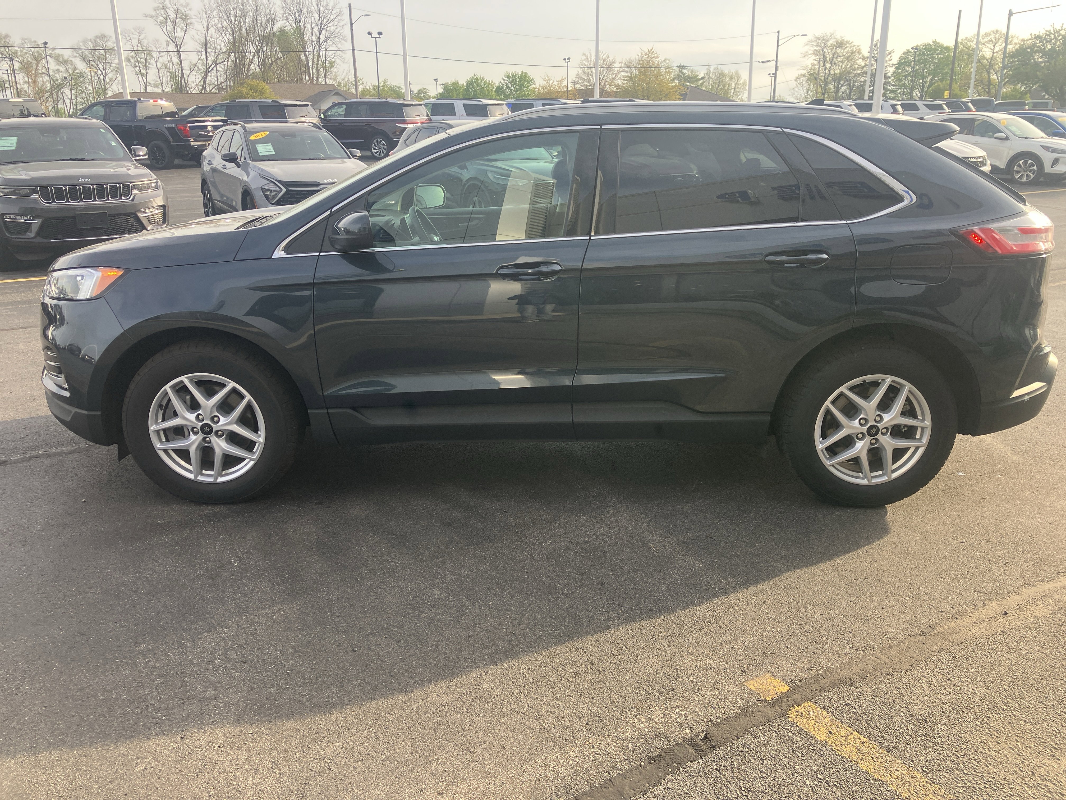 Used 2024 Ford Edge SEL w/ Convenience Package AWD/4WD image 4