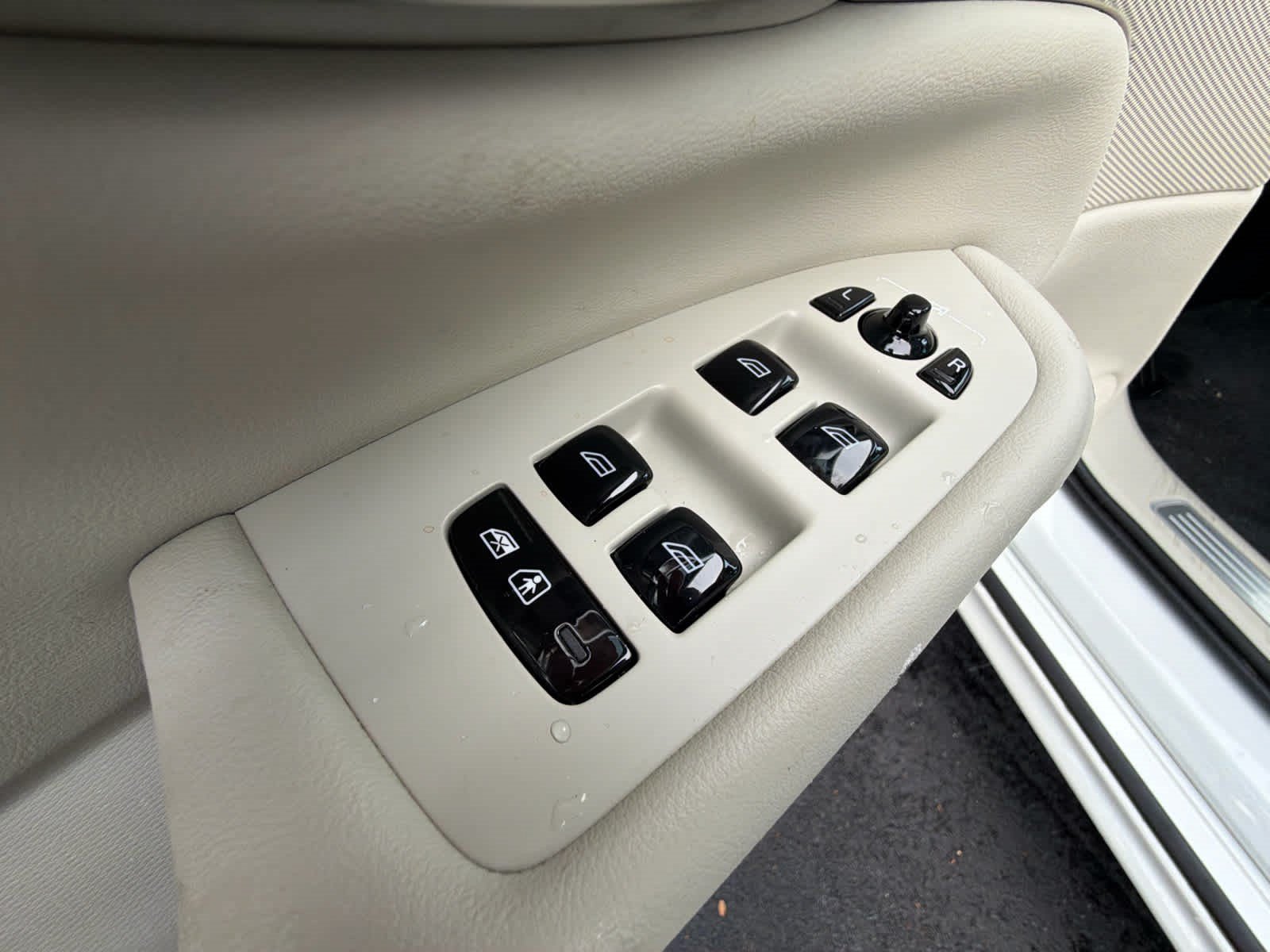 Certified 2025 Volvo XC90 T8 Ultra w/ Protection Package Premier AWD/4WD image 25