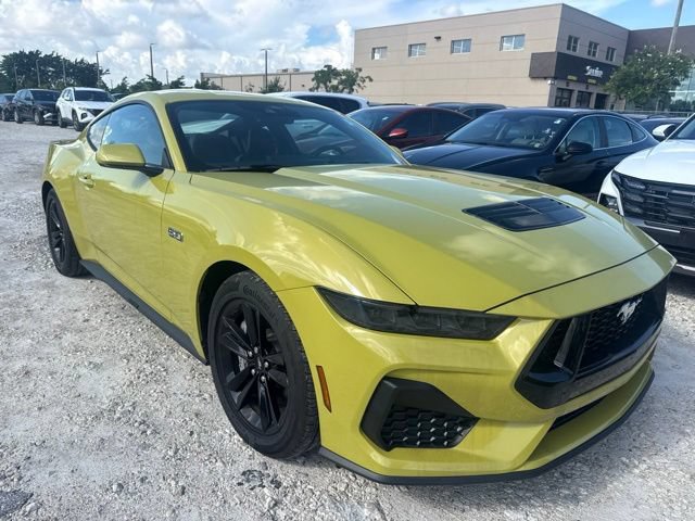 Used 2025 Ford Mustang GT RWD image 3