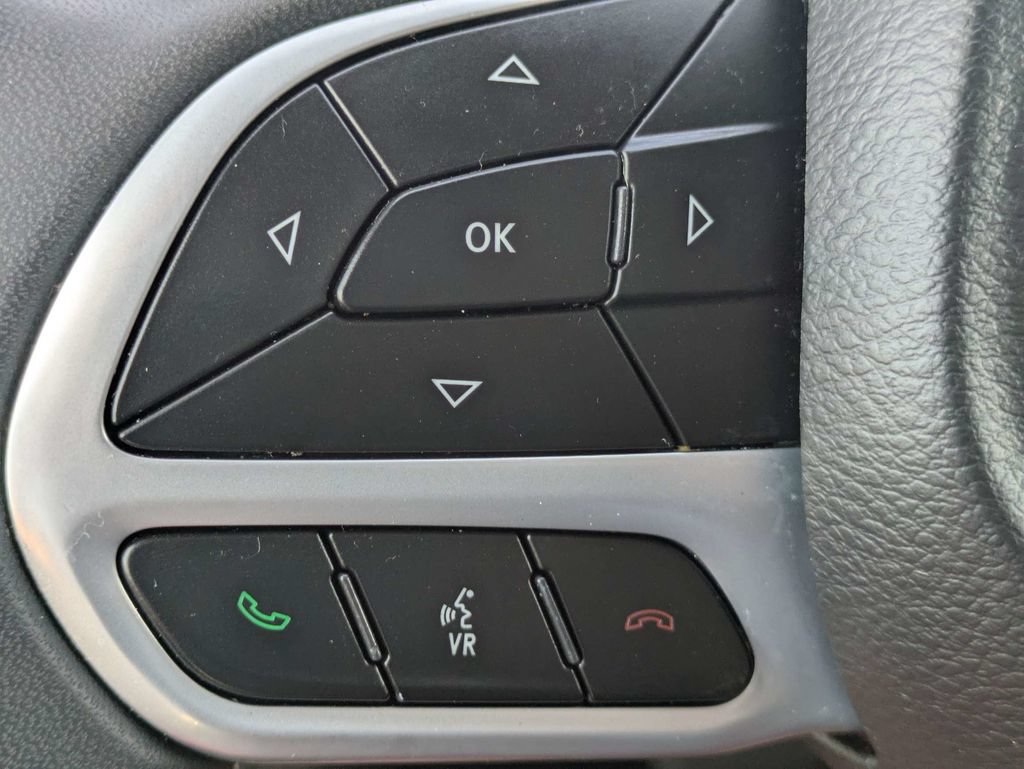 Used 2023 Chrysler Voyager LX FWD image 26