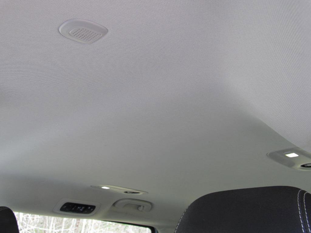 Used 2023 Chrysler Voyager LX image 25