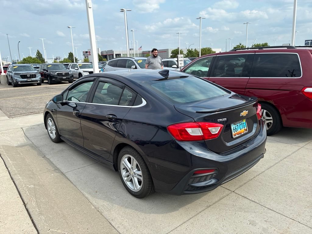 Used 2016 Chevrolet Cruze LT w/ Convenience Package FWD image 3