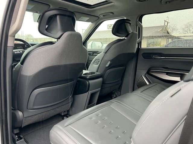 Used 2024 Kia EV9 Wind image 11