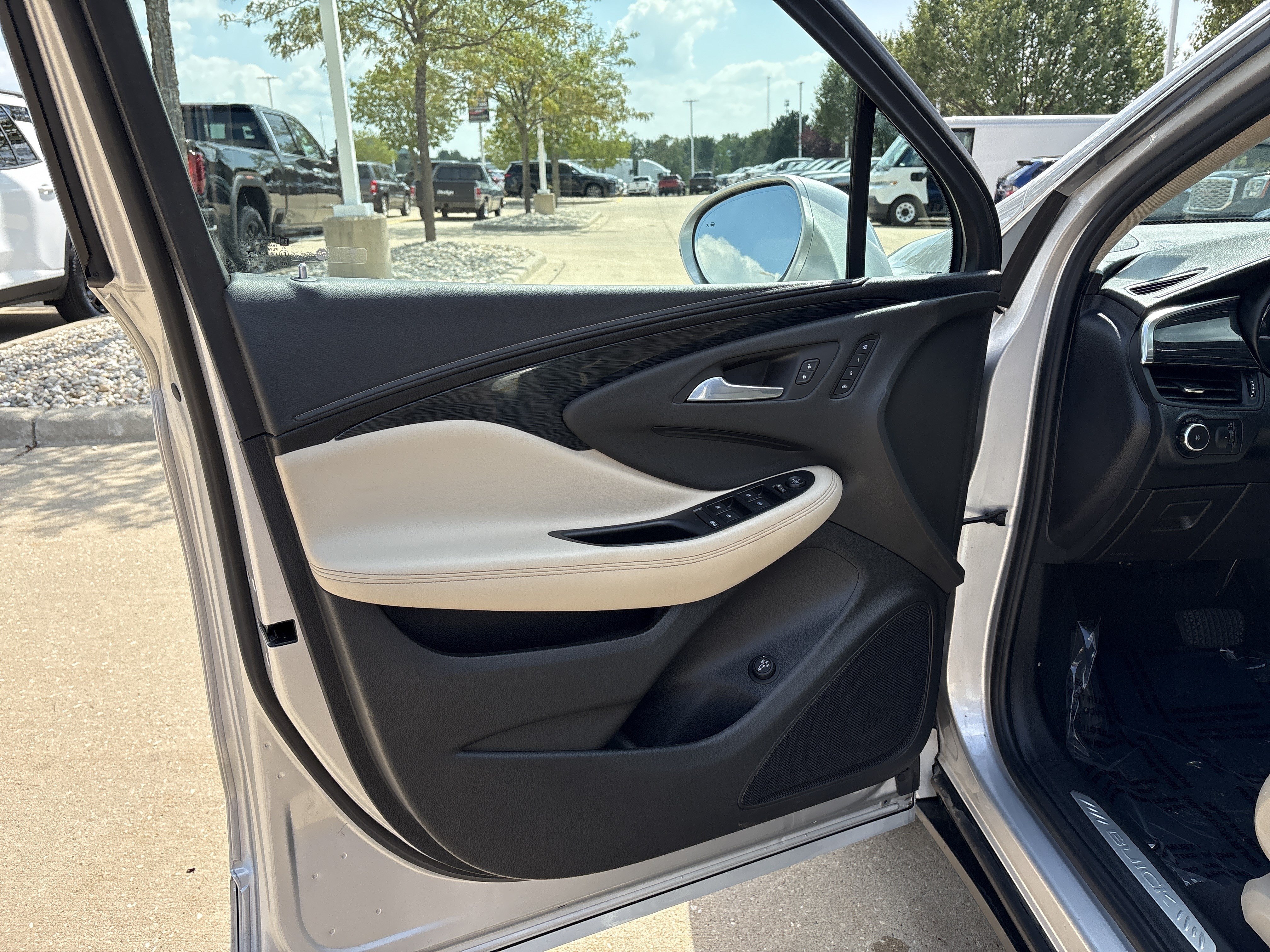 Used 2017 Buick Envision Essence FWD image 10
