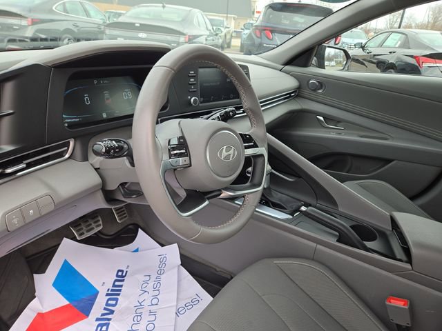 Certified 2025 Hyundai Elantra Sport image 26