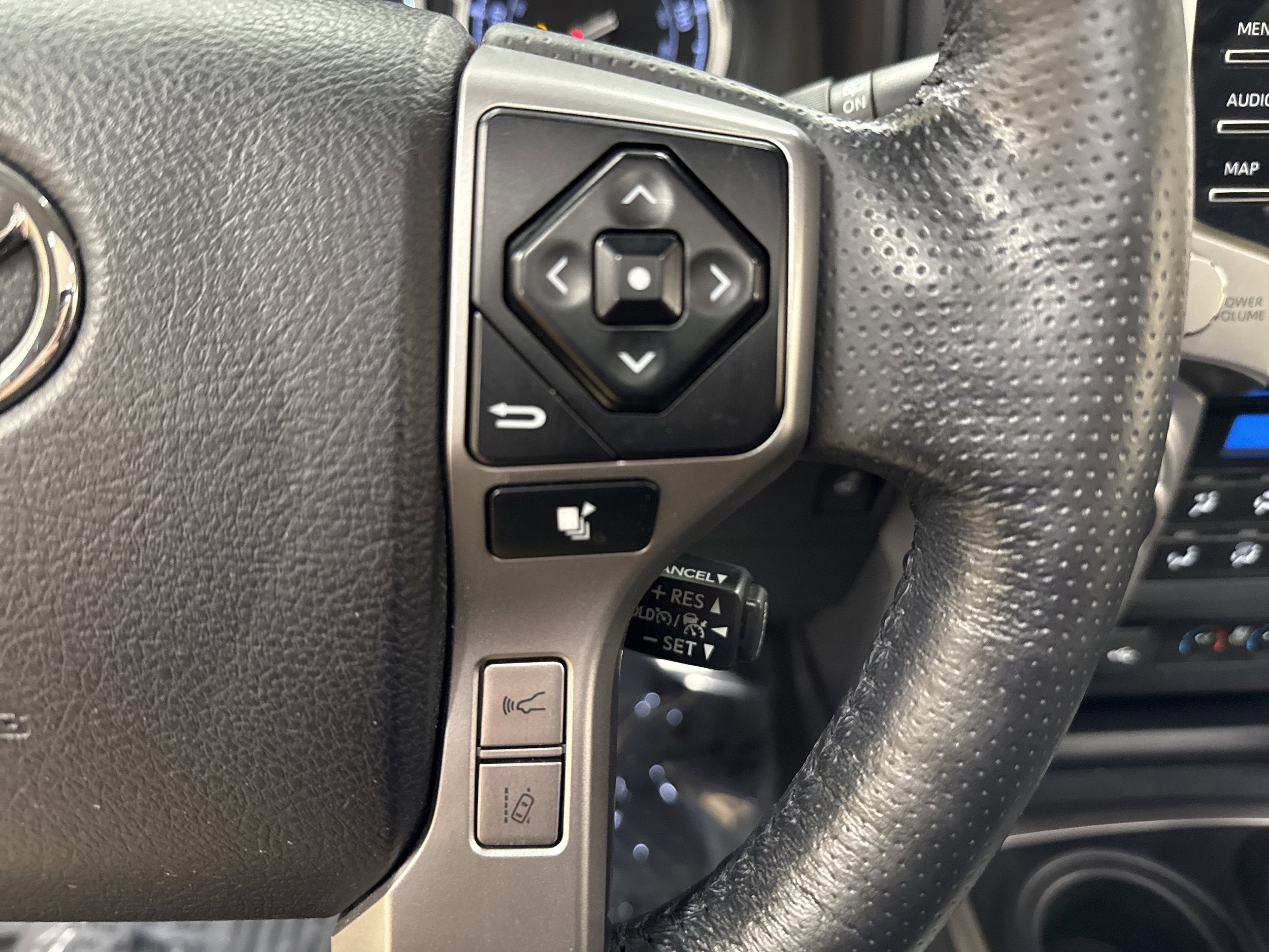 Used 2023 Toyota 4Runner Limited image 32