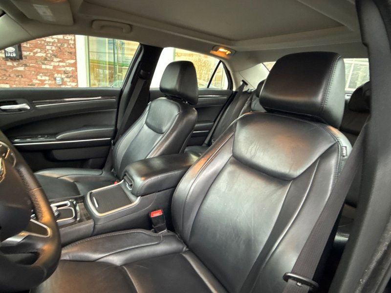 Used 2017 Chrysler 300 Limited image 12