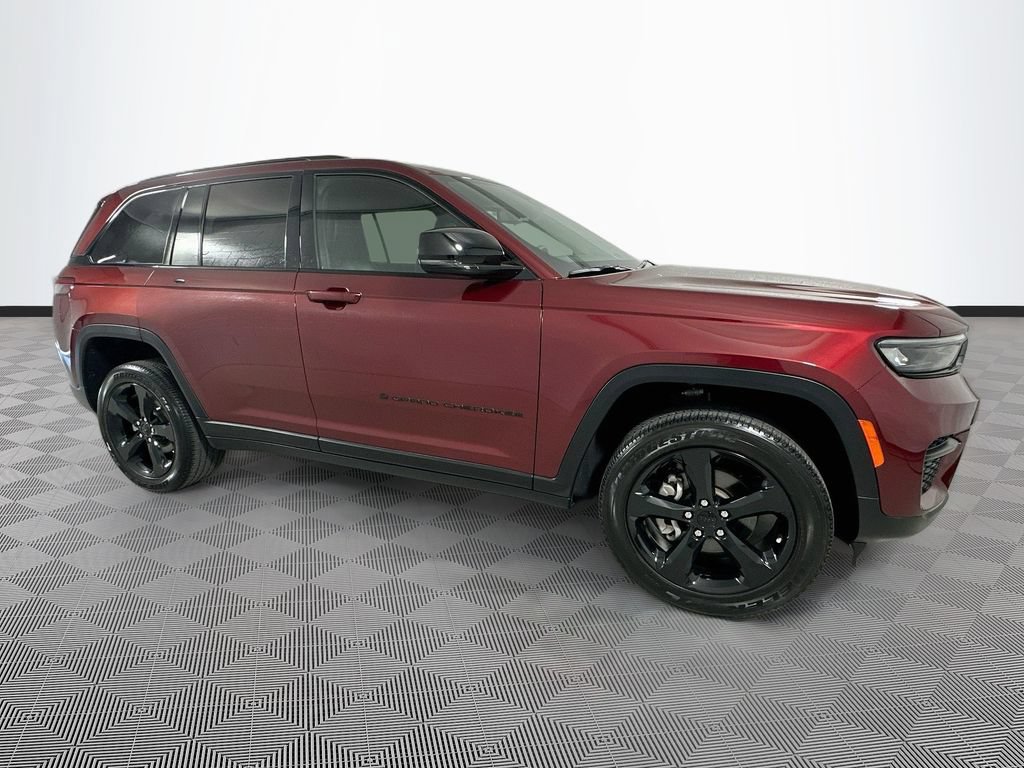 Used 2023 Jeep Grand Cherokee Altitude RWD image 8