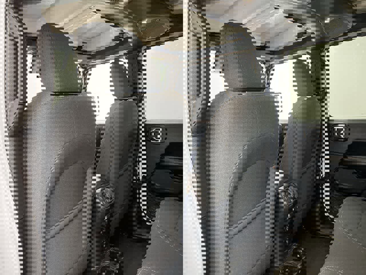 Used 2025 Jeep Wrangler Sahara image 15