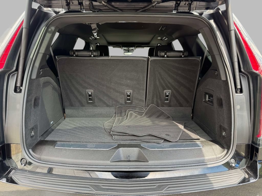 Used 2022 Cadillac Escalade Premium Luxury AWD/4WD image 18