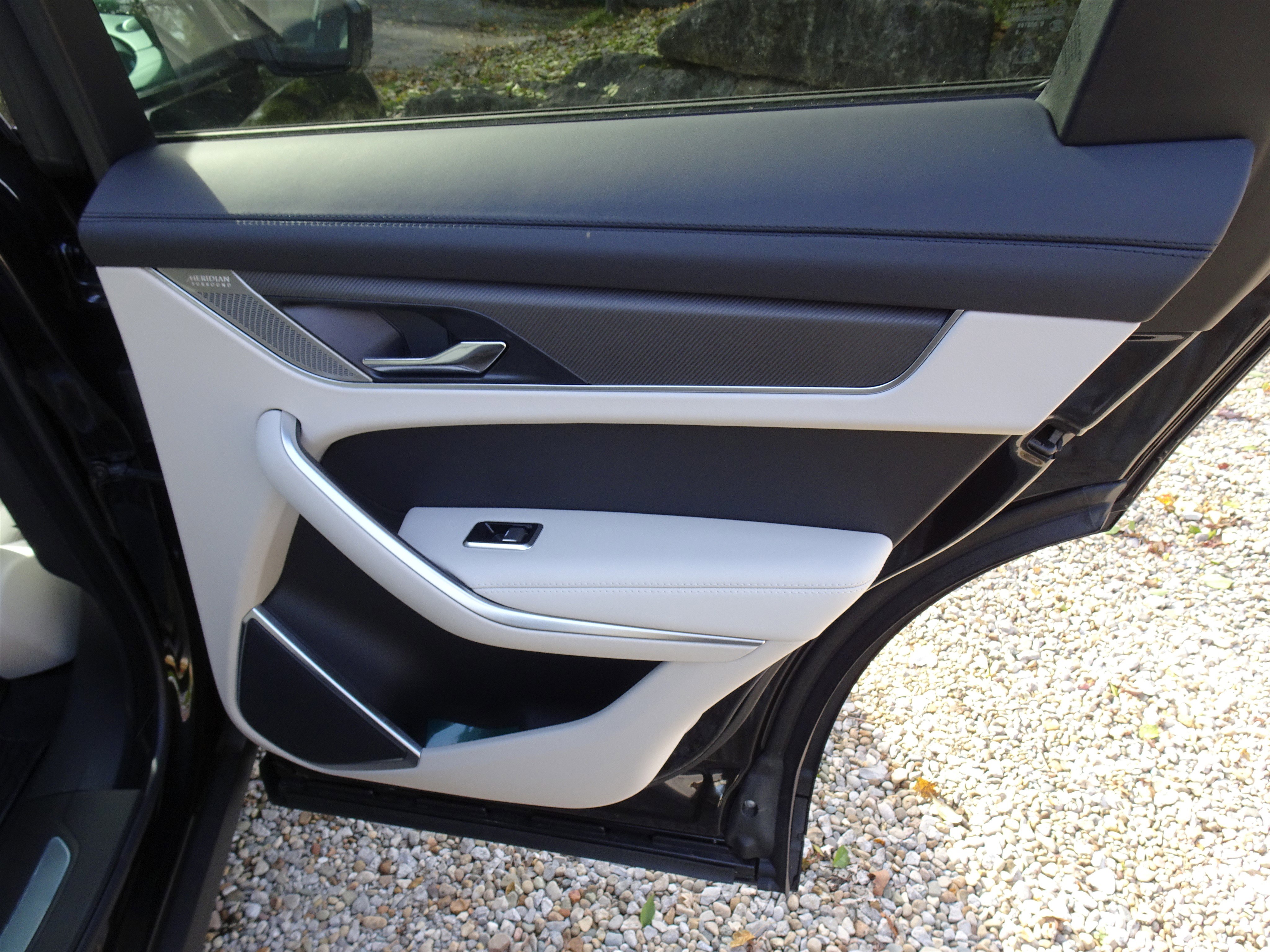 New 2026 Jaguar F-PACE SVR 575 Edition image 25