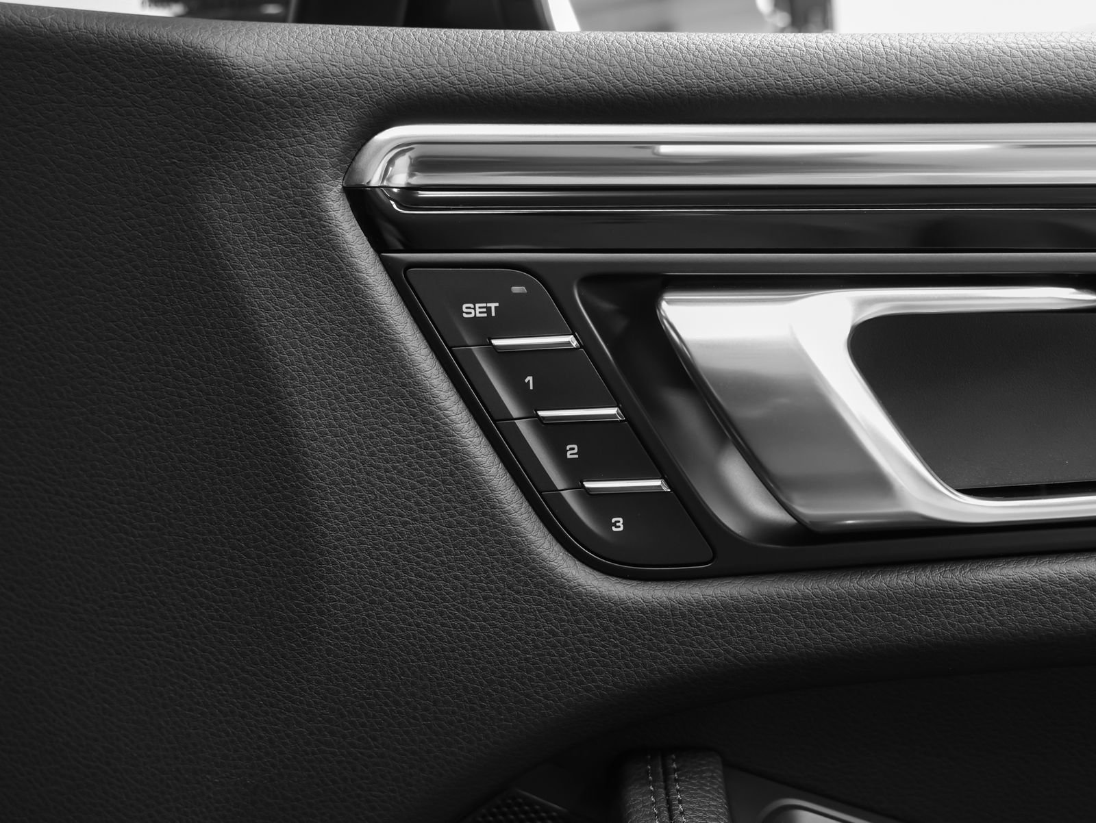 New 2026 Porsche Macan AWD/4WD image 21