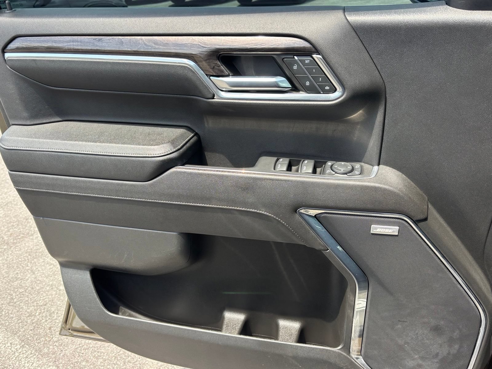Used 2023 Chevrolet Silverado 1500 LTZ w/ LTZ Premium Package AWD/4WD image 15