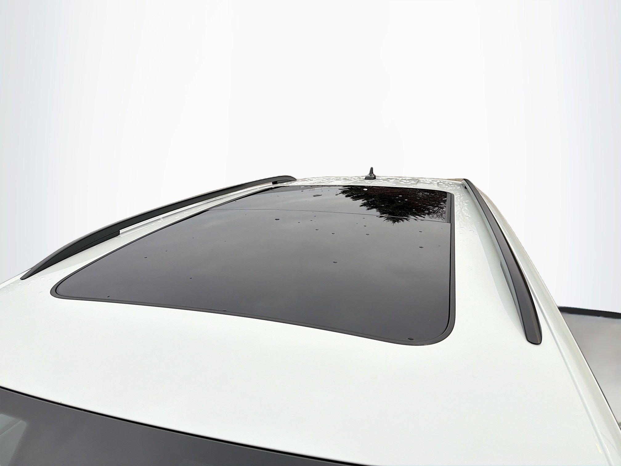 Used 2023 Volkswagen Tiguan SE R-Line image 18