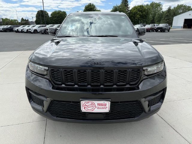 Used 2024 Jeep Grand Cherokee Altitude AWD/4WD image 4