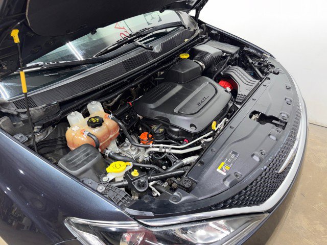 Used 2020 Chrysler Pacifica Touring-L image 50