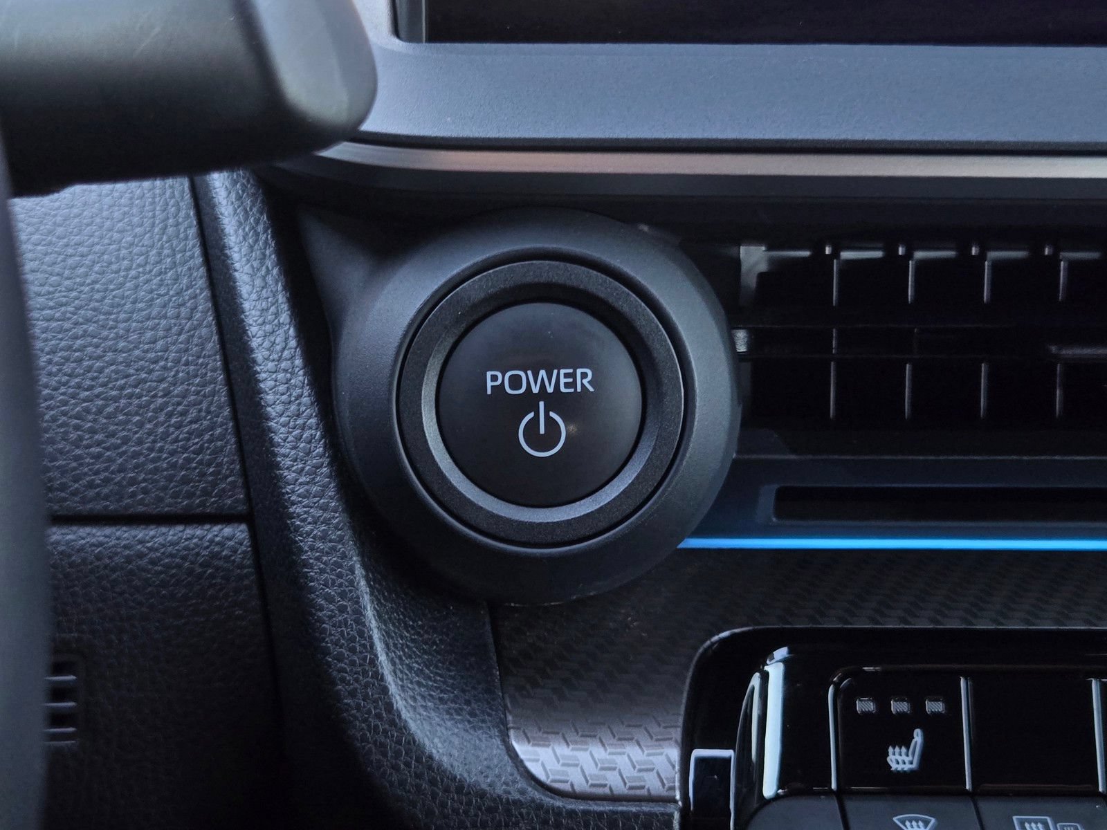 Certified 2025 Toyota Prius XLE FWD image 20