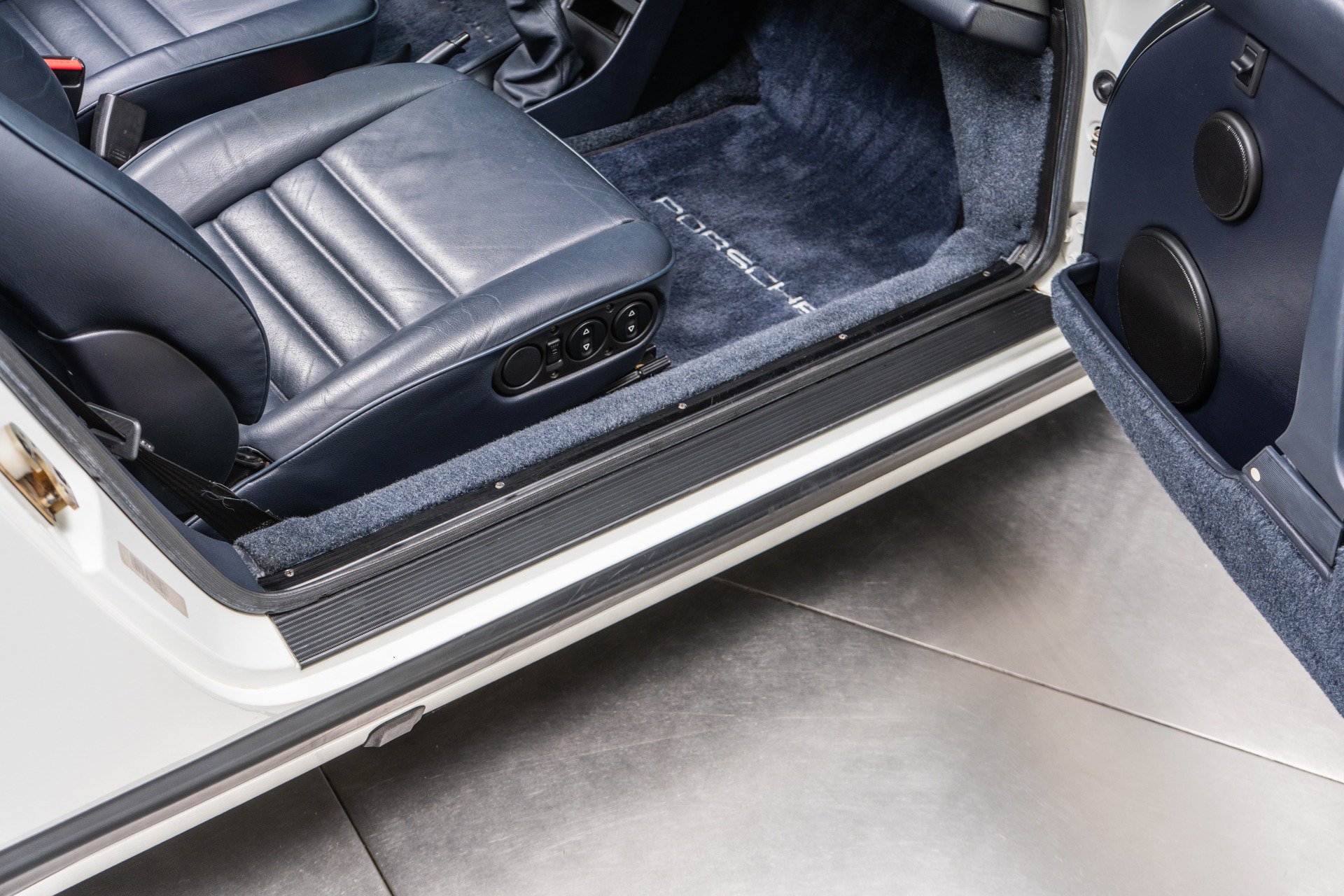 Used 1989 Porsche 911 Carrera RWD image 28