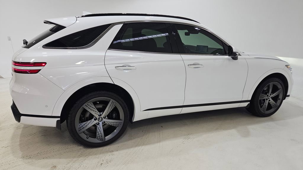 Used 2025 Genesis GV70 3.5T Sport w/ Sport Advanced Package image 11