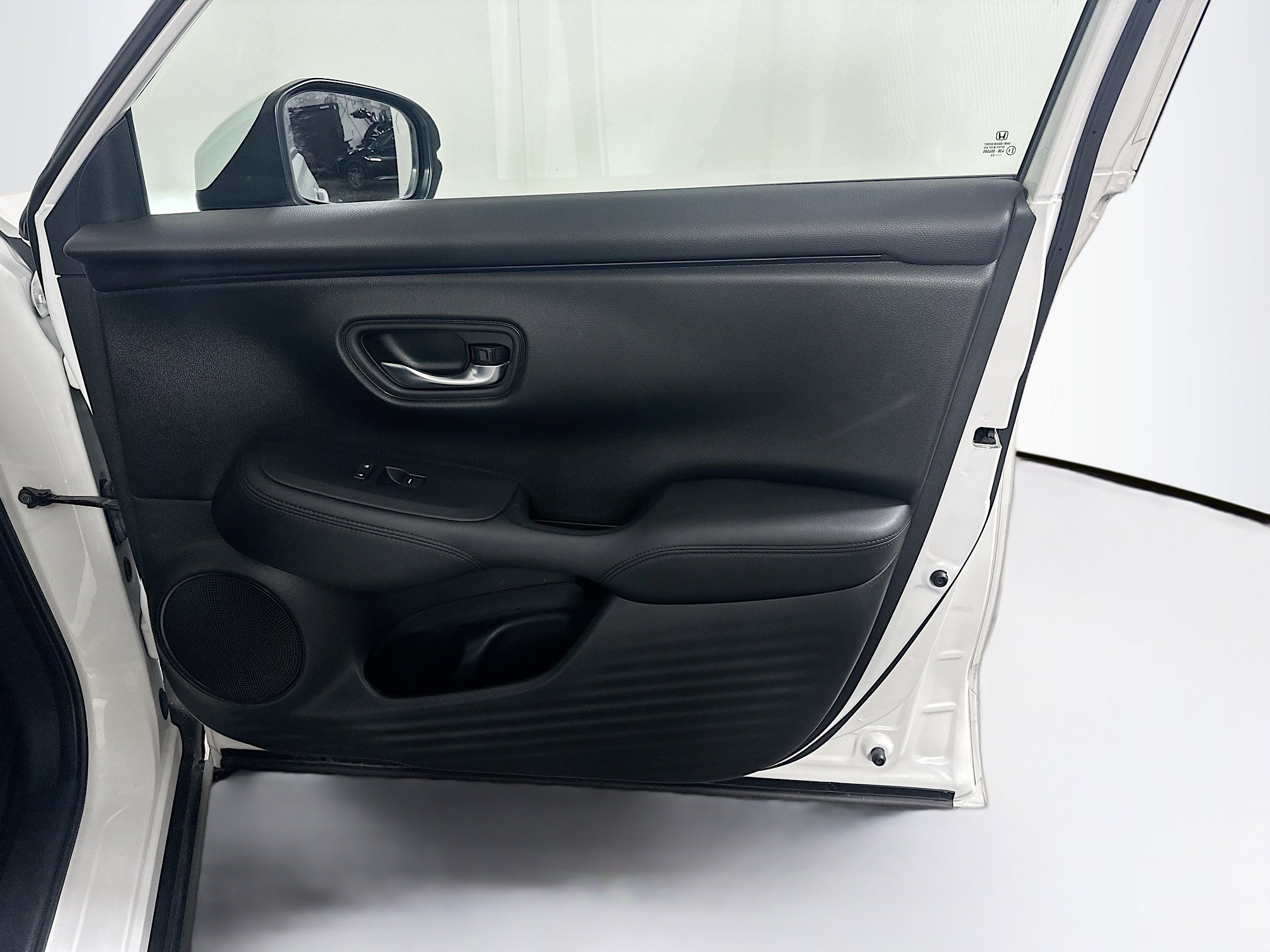 Used 2023 Honda HR-V LX image 29