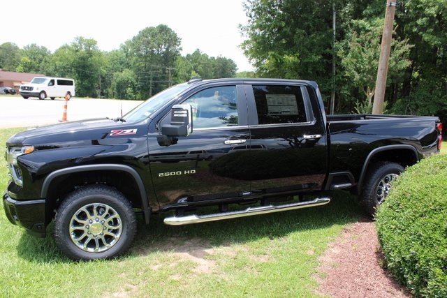 New 2025 Chevrolet Silverado 2500 LT w/ Z71 Chrome Sport Edition image 4