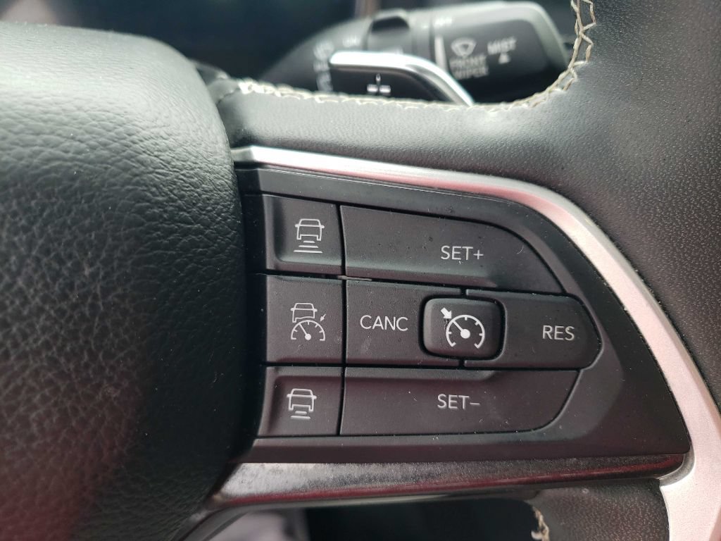 Used 2023 Jeep Grand Cherokee Altitude AWD/4WD image 18