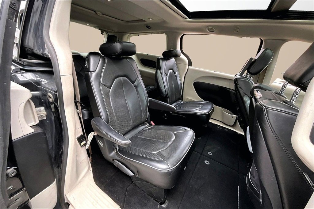 Used 2019 Chrysler Pacifica Limited w/ Tire & Wheel Group image 22
