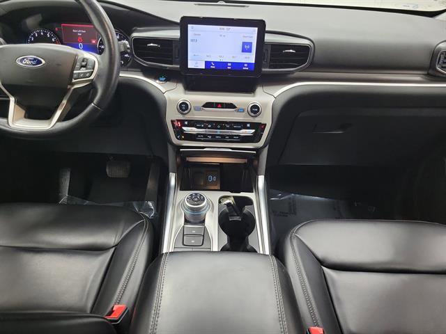 Used 2021 Ford Explorer XLT w/ Equipment Group 202A AWD/4WD image 15