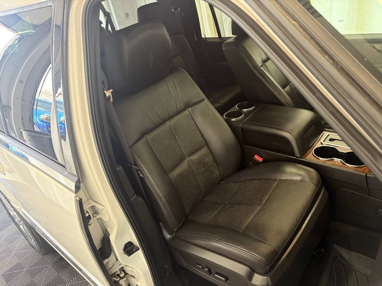 Used 2014 Lincoln Navigator L 4WD image 27