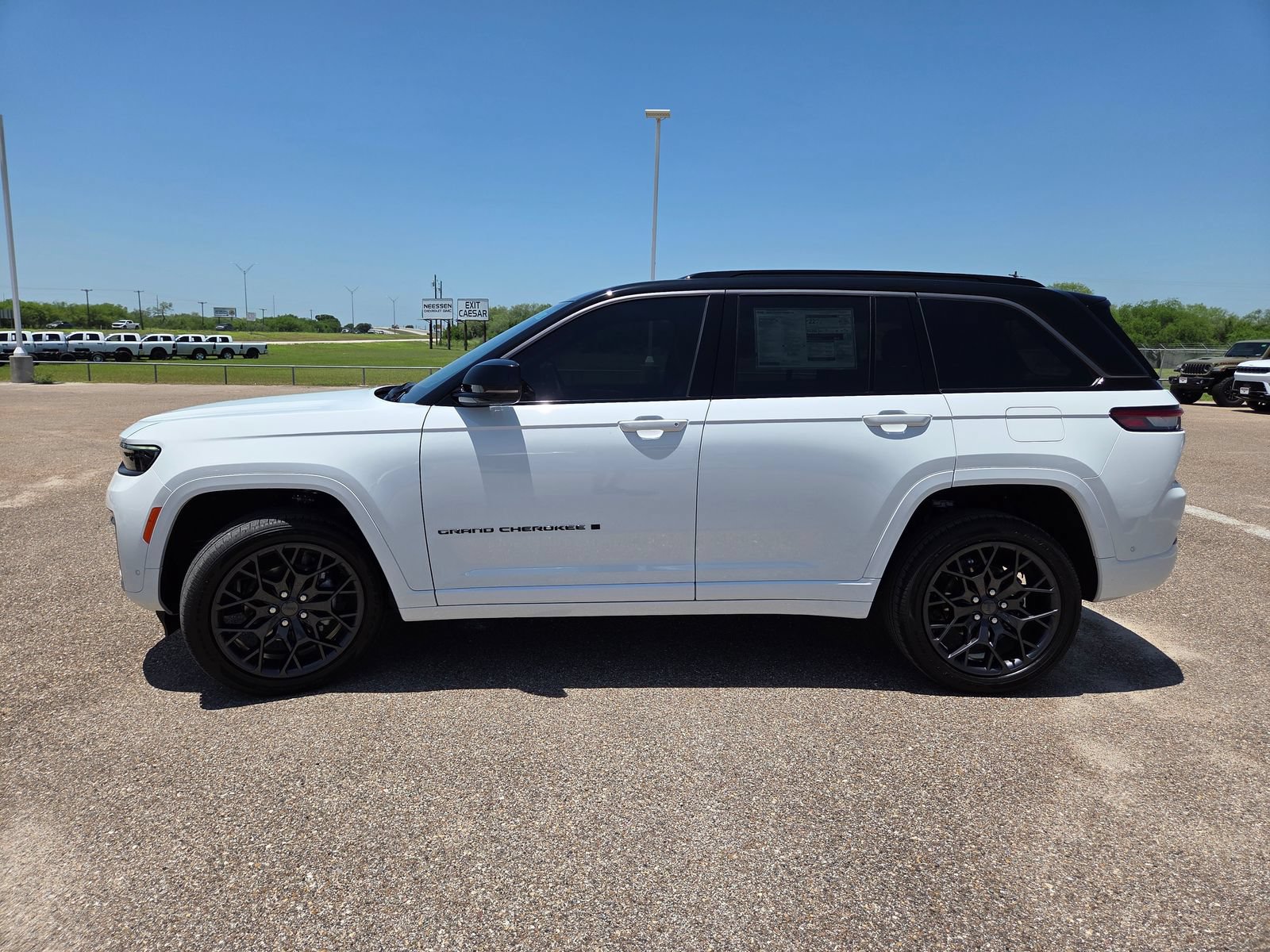 New 2026 Jeep Grand Cherokee Summit AWD/4WD image 4
