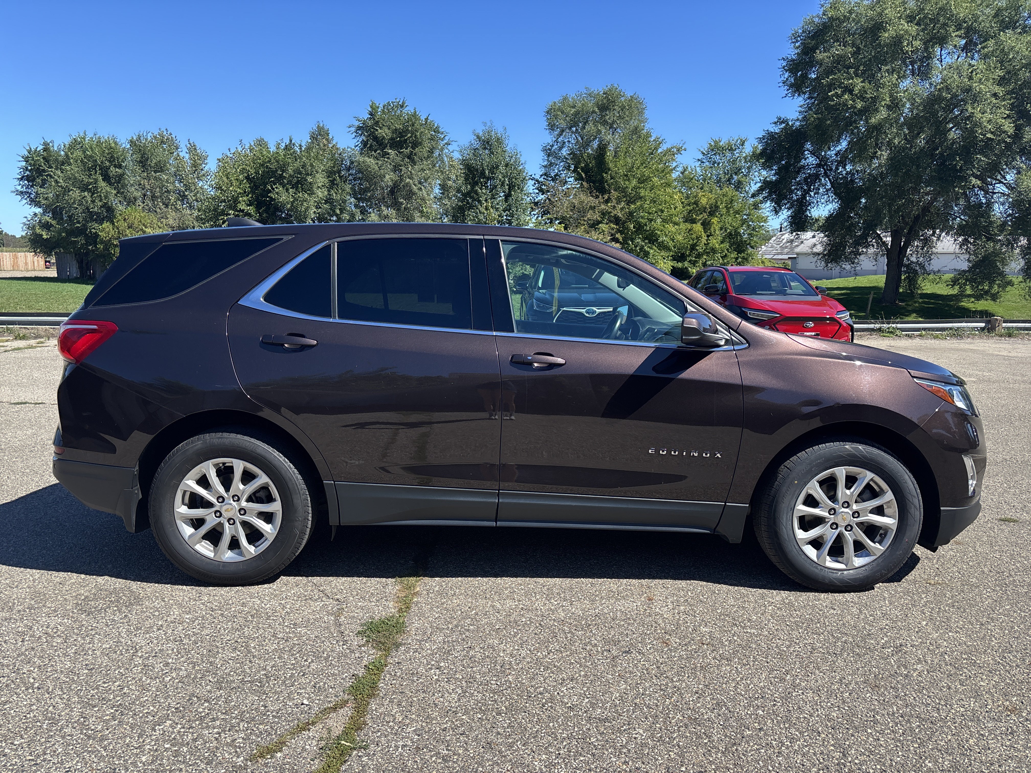 Used 2020 Chevrolet Equinox LT FWD image 2