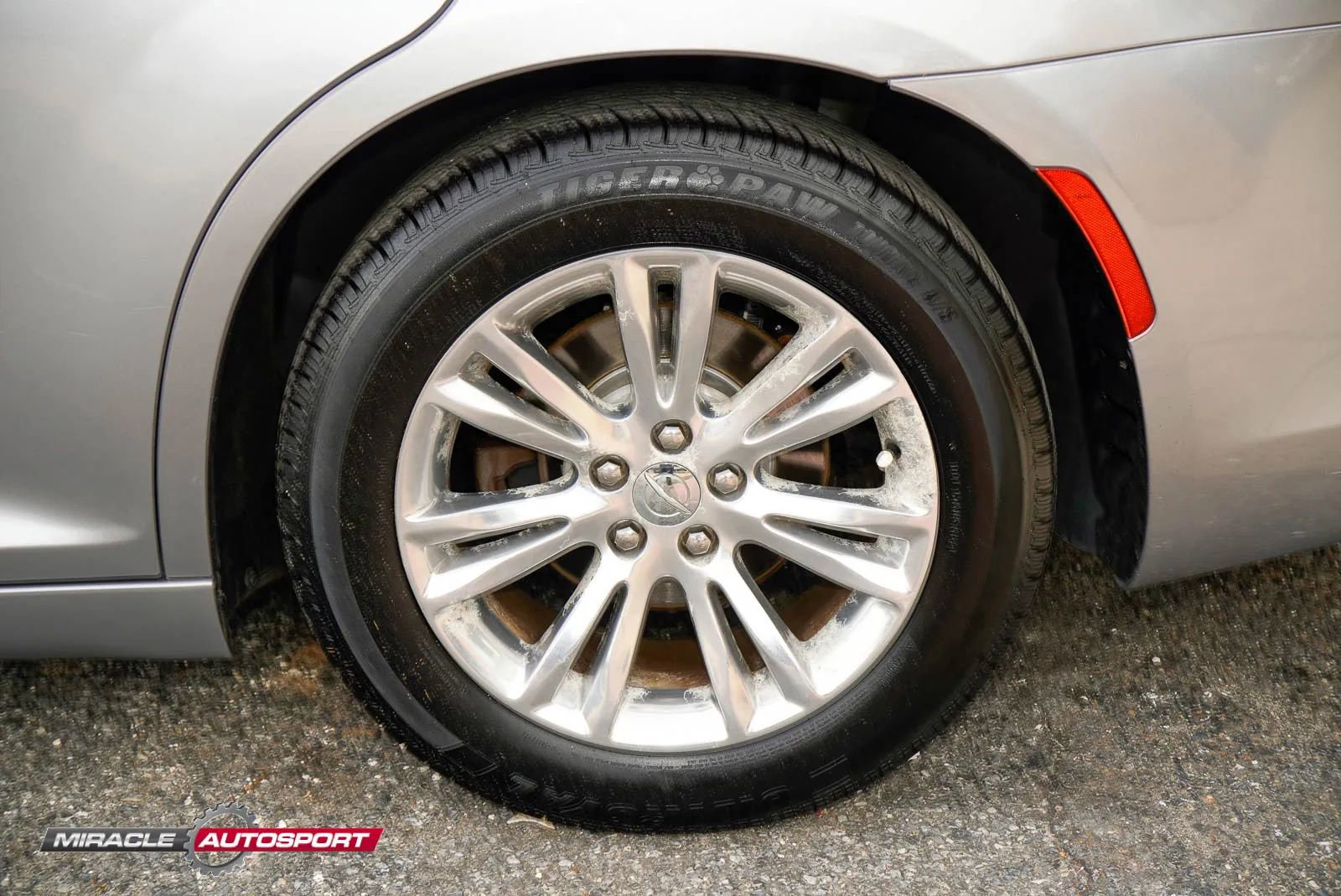 Used 2017 Chrysler 300 Limited w/ Driver Convenience Group RWD image 12