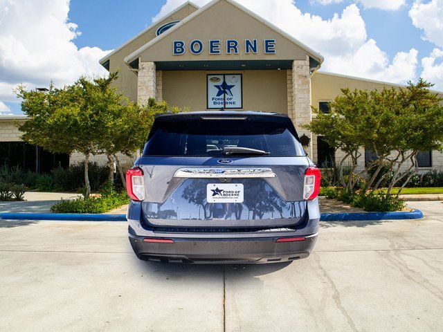 Used 2021 Ford Explorer XLT image 4