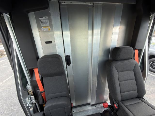 Used 2025 Chevrolet Brightdrop 600 w/ Power Door Package image 25