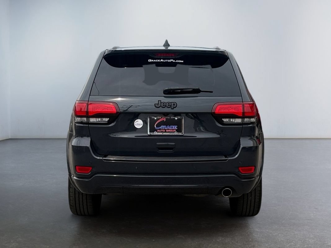 Used 2018 Jeep Grand Cherokee Altitude RWD image 6